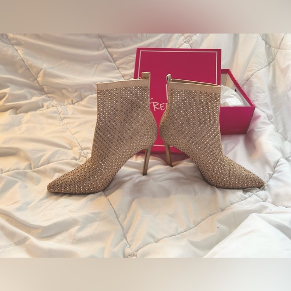 Sparkly Light Pink Heeled Booties! Size 8.5. - Picture 2 of 6